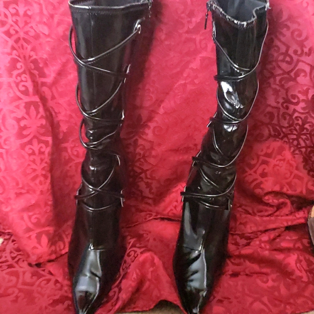 Heeled boots